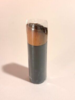 CHANEL Les Beiges Water-Fresh Teint Foundation Brush 2.75"